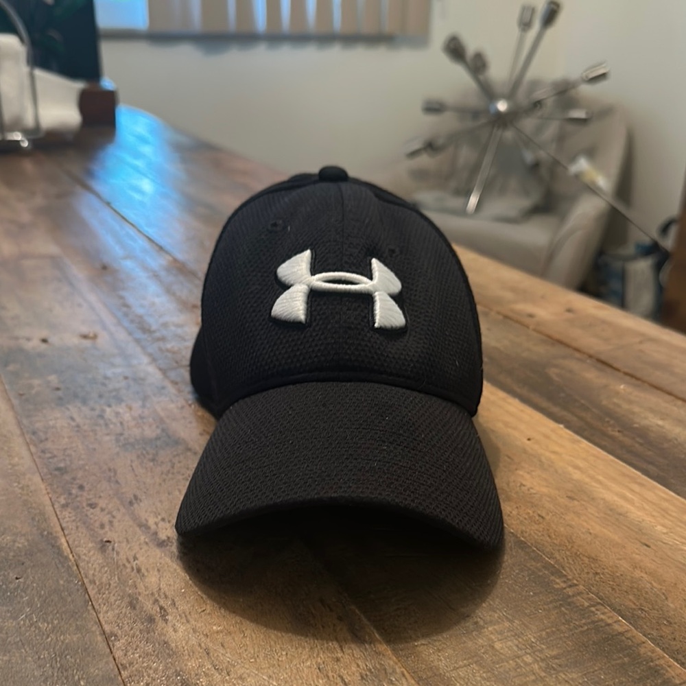 Under Armour Black Stretch Cap  Hat Size M/L Medium/Large